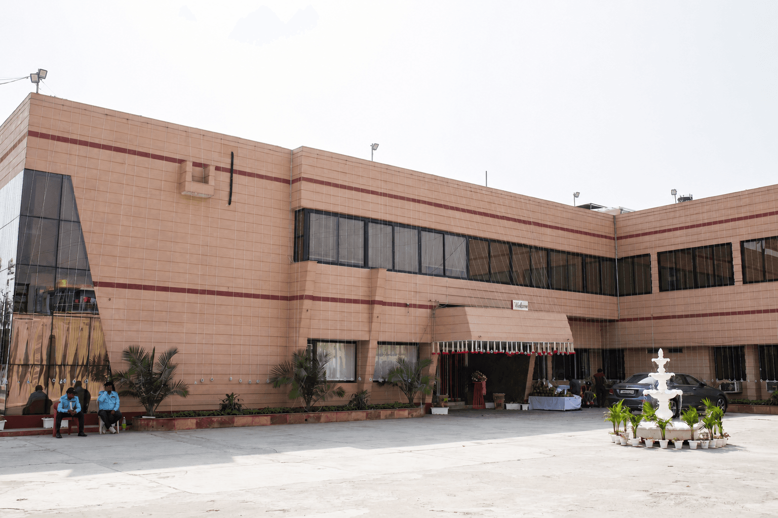 Daytime exterior view of Hotel Vasant building