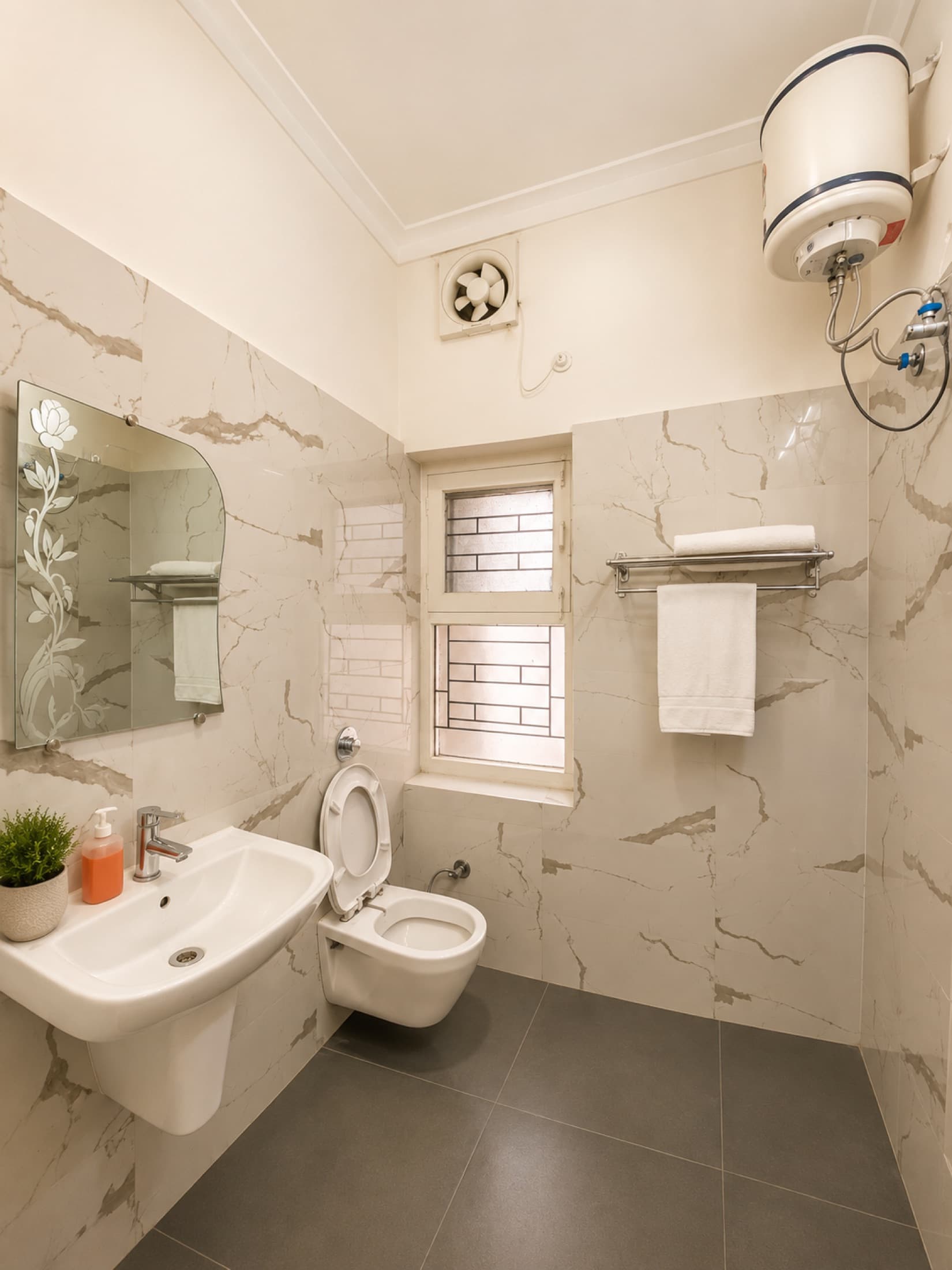 Deluxe Room washroom detail at Hotel Vasant